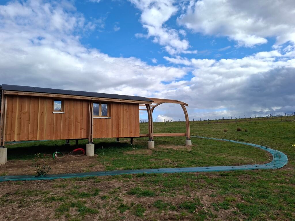Hébergement gîte en bois en Corrèze France chez Abeilles & Etoiles au cœur de la nature et des forêts
